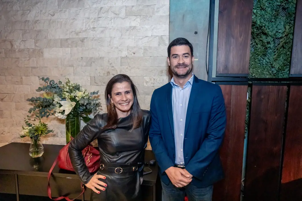 Ana Karina Scarlato, VP de produtos e inovação da Mastercard Brasil, e Hugo Silveira, diretor de produtos e soluções da Mastercard Brasil